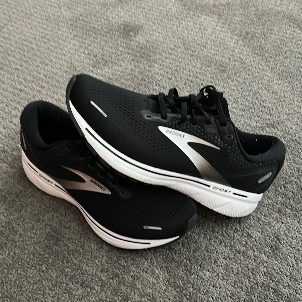 Brooks ghost i4 barely worn size 10.5 wide women’s